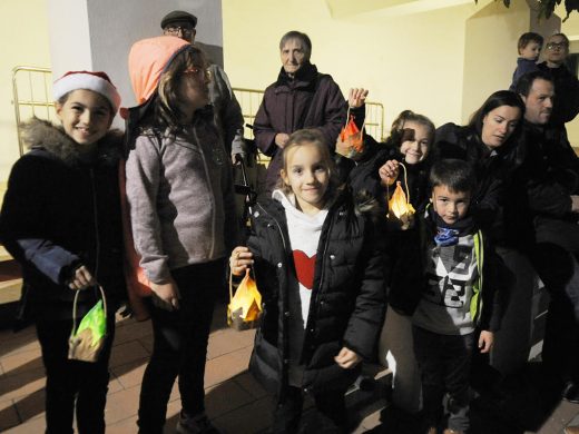 (Galería de fotos) Sant Lluís enciende la Navidad