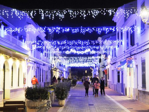 (Galería de fotos) Sant Lluís enciende la Navidad