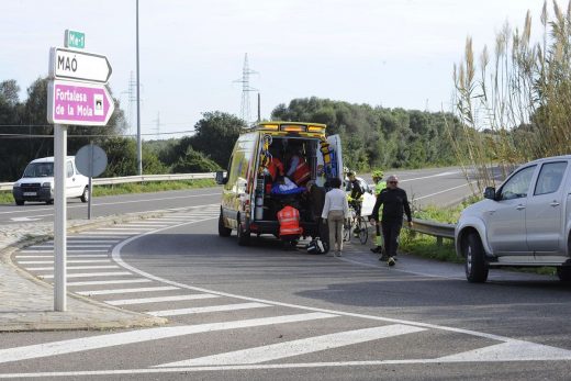 La mujer, trasladada en ambulancia (Foto: Tolo Mercadal)