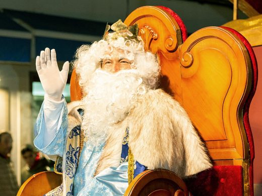 (Galería de fotos) Los Reyes Magos madrugan para visitar Sant Lluís