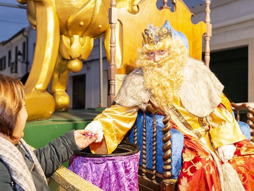 (Galería de fotos) Los Reyes Magos madrugan para visitar Sant Lluís