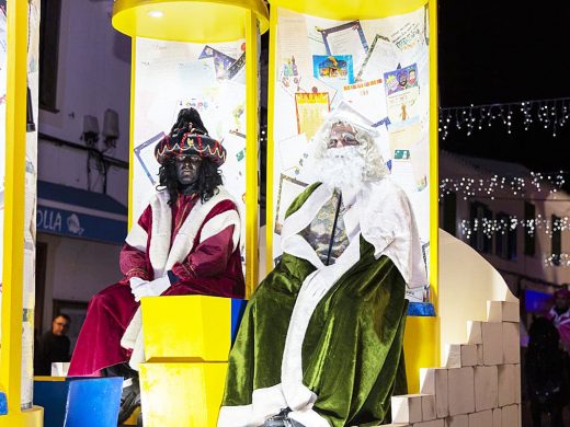 (Galería de fotos) Los Reyes Magos madrugan para visitar Sant Lluís