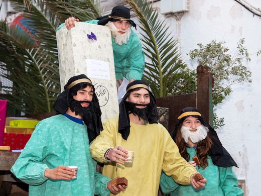 (Galería de fotos) Los Reyes Magos madrugan para visitar Sant Lluís