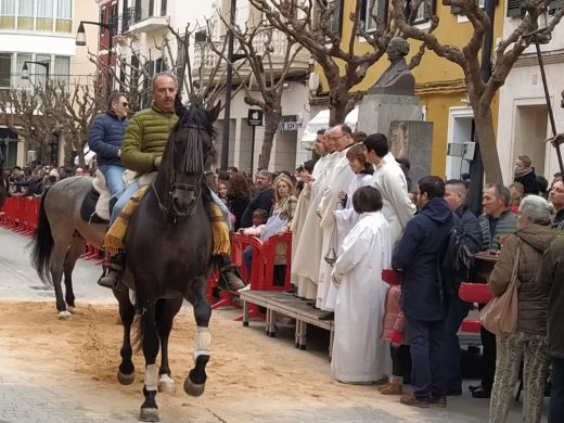 (Galería de fotos) Gigantes y música en la bendición de animales de Maó