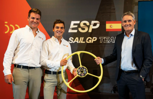 Joan Cardona (izquierda) en la presentación del equipo español (Foto: SailGP)