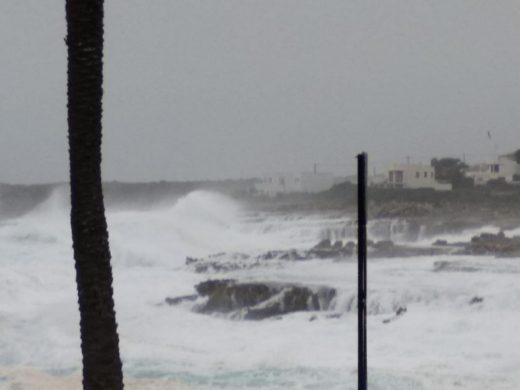 (Vídeo y fotos) La borrasca “Gloria” ha provocado 14 incidentes en Menorca