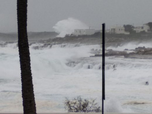 (Vídeo y fotos) La borrasca “Gloria” ha provocado 14 incidentes en Menorca