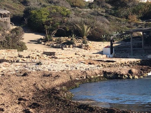 (Fotos) Cala’n Porter, s’Algar, Binibeca… así están una semana después de “Gloria”