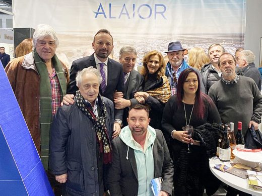 El Día de Alaior llena FITUR de famosos