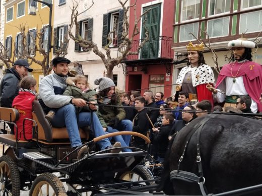 (Galería de fotos) Gigantes y música en la bendición de animales de Maó