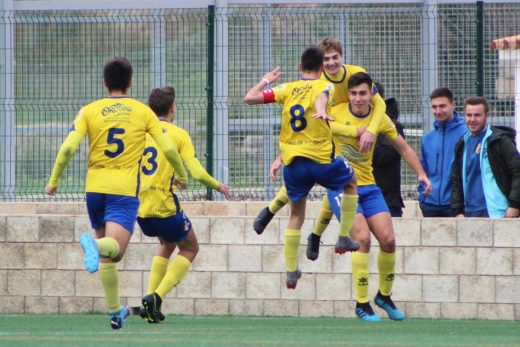 Jugadores del Villacarlos celebrando un gol (Foto: Itziar Gómez)