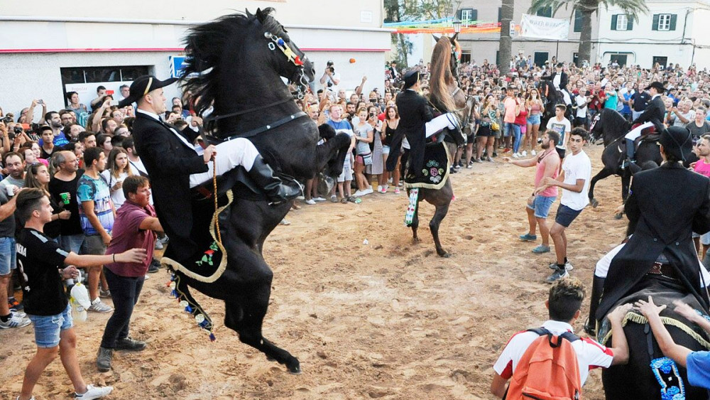 Fiesta con caballos.