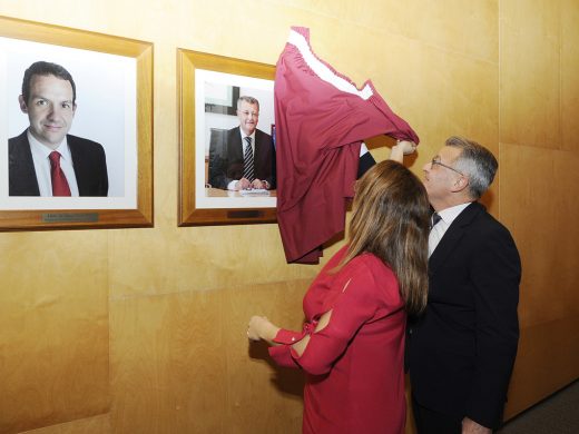 (La foto) Santi Tadeo ya luce en la Sala de Plenos