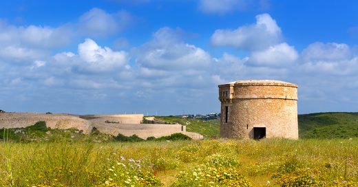 Torre en Cala Teulera (Foto: Turismo Menorca)