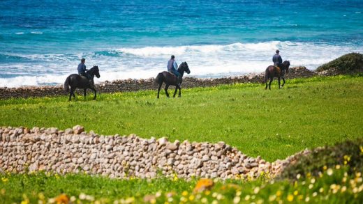 Paseo a caballo (Foto: Turisme de les Illes Balears)