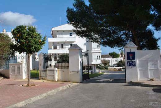 Entrada a la Casa de la Infancia del Consell de Menorca