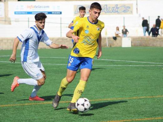 (Fotos) La ambición premia al At. Villacarlos (3-2)