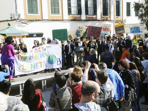 (Fotos) “Rueta” infantil contra la emergencia climática en Maó