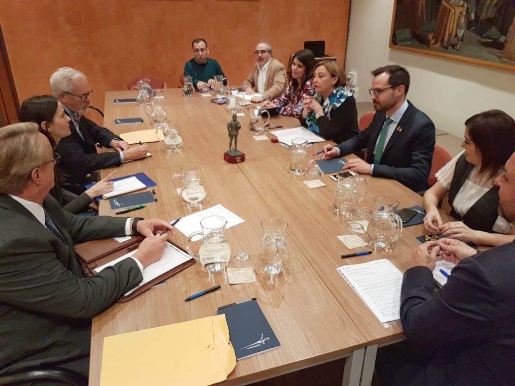 Héctor Pons en una reunión con las autoridades de Avilés y San Agustín de La Florida