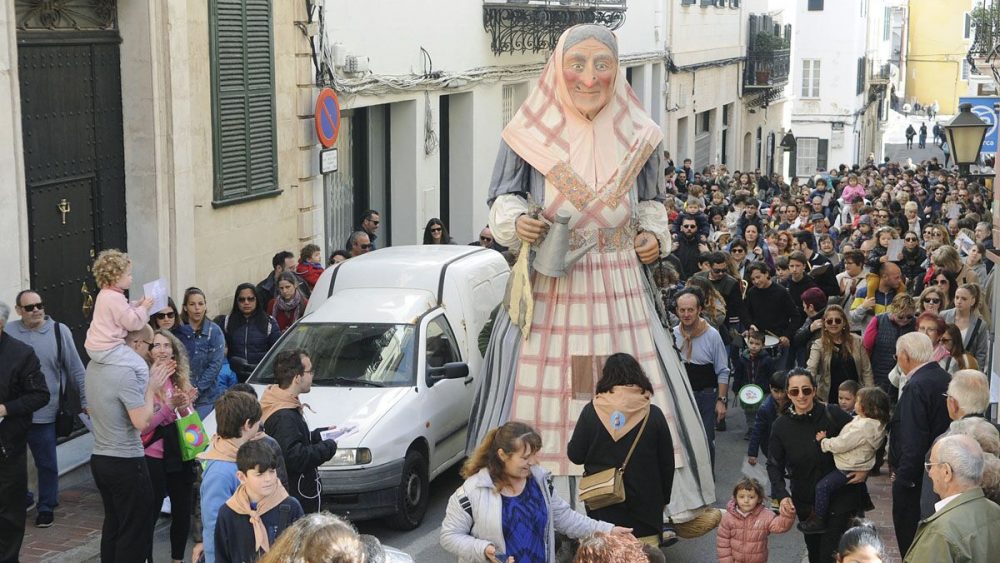 S'Àvia Corema, por las calles de Maó (Foto: Tolo Mercadal)