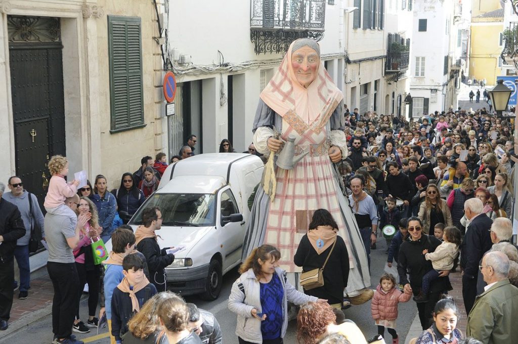 S'Àvia Corema, por las calles de Maó (Foto: Tolo Mercadal)