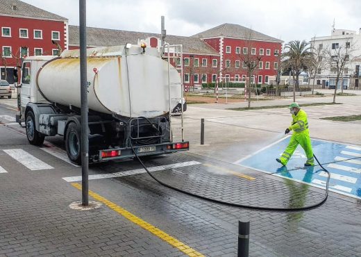 Labores de desinfección en Es Castell (Foto: Ajuntament d'Es Castell)