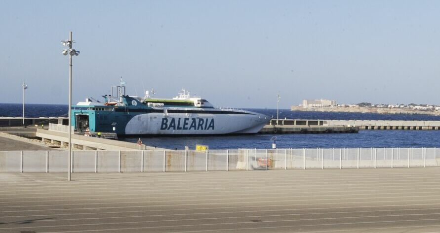 Ferry de Baleària en Son Blanc (Foto: Tolo Mercadal)