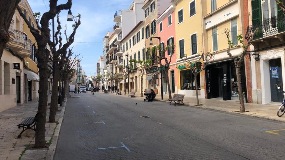 Una de las calles comerciales de Maó (Fotos: Tolo Mercadal)