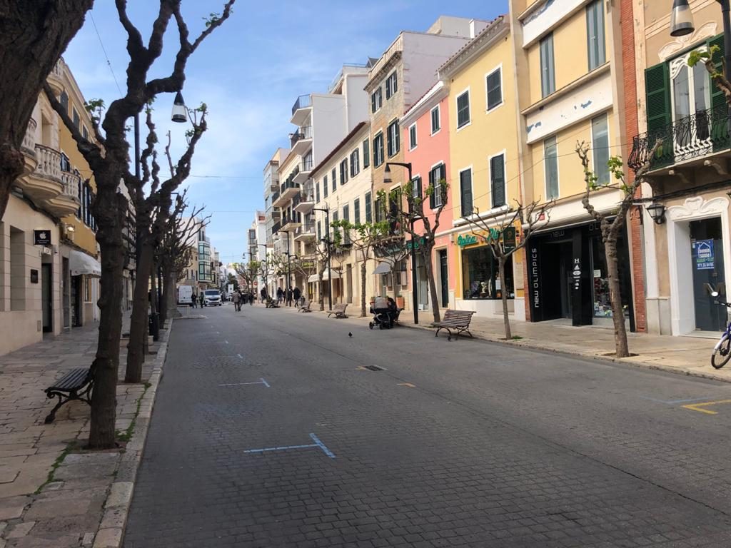 Una de las calles comerciales de Maó (Fotos: Tolo Mercadal)