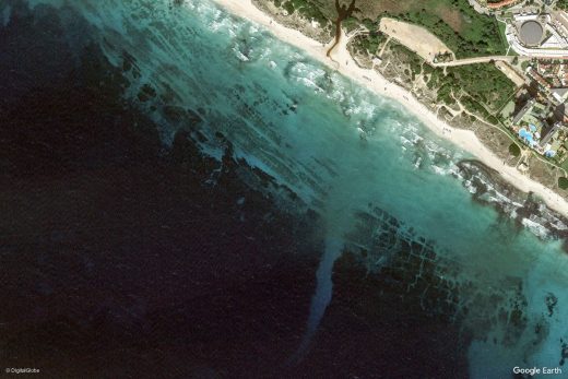 Imagen aérea publicada por Google Earth de la playa de Son Bou