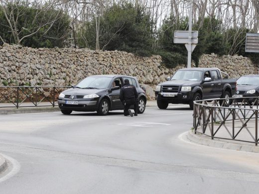 (Fotos) Controles policiales en las salidas de los municipios de Menorca