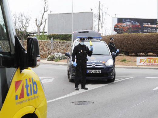 (Fotos) Controles policiales en las salidas de los municipios de Menorca