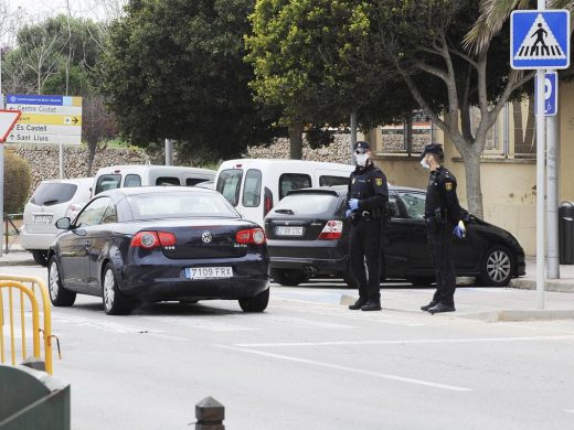 (Fotos) Controles policiales en las salidas de los municipios de Menorca