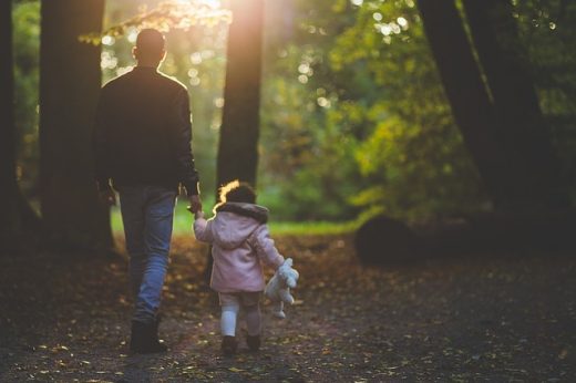 Pasear en contacto con la naturaleza