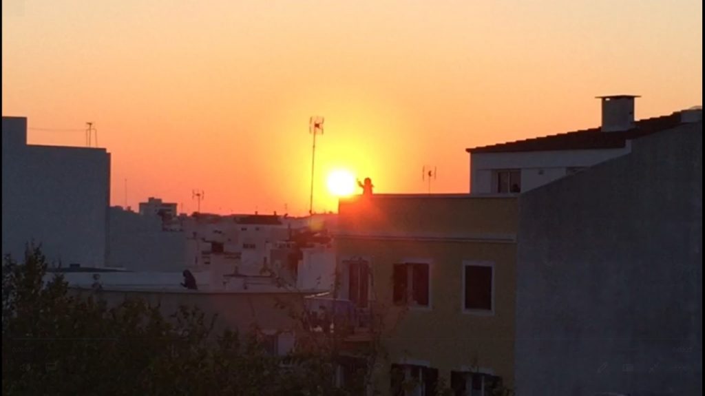 Tras los aplausos a los sanitarios, fiesta y buen ambiente en Ciutadella.