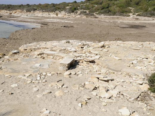 (Fotos) Playas vacías pese al sol por responsabilidad