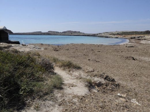 (Fotos) Playas vacías pese al sol por responsabilidad