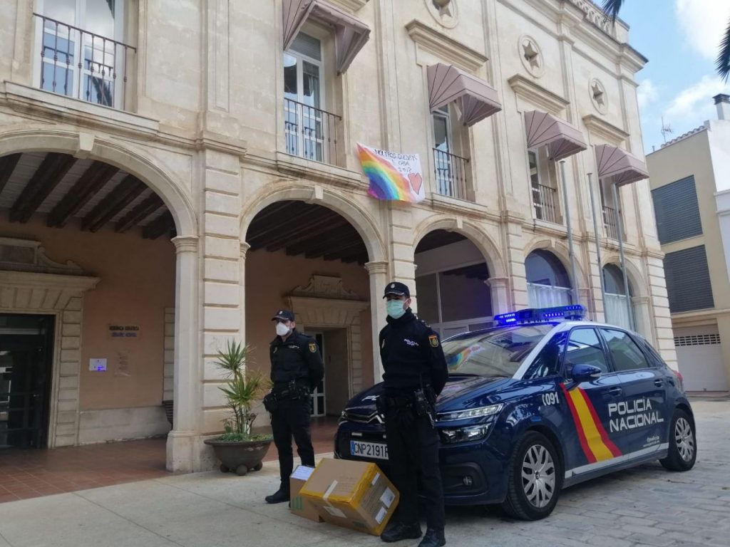 Agentes policiales velan por el cumplimiento del confinamiento (Foto: Policía Nacional)