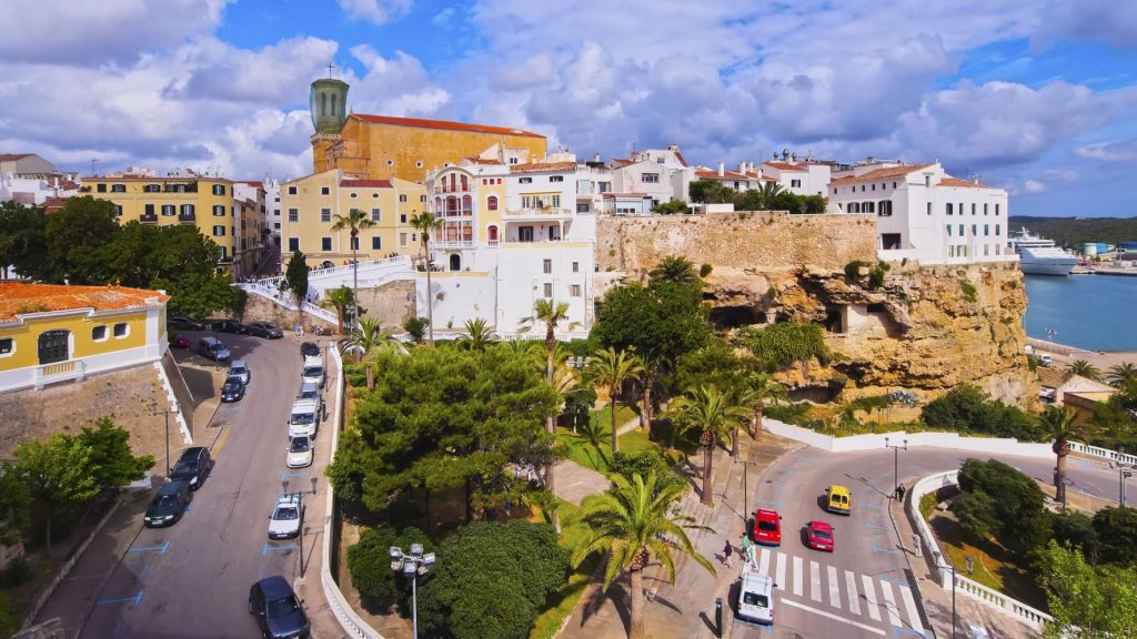 Imagen del centro de Maó (Foto: Turismo de las Illes Balears)