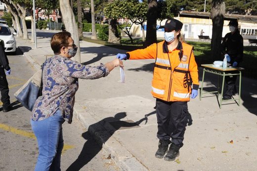 La mascarilla es un recurso preventivo que debe considerarse como producto de primera necesidad (Foto: Tolo Mercadal)