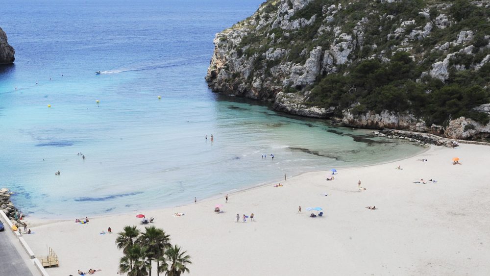 Cala en Porter, una de las playas donde se suele dar el cambio de color del agua por microalgas (Foto: Tolo Mercadal)