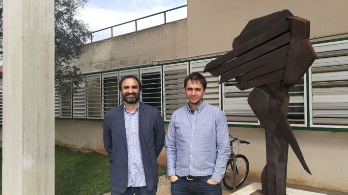 Los ingenieros, tras la entrevista (Foto: Mallorcadiario.com)