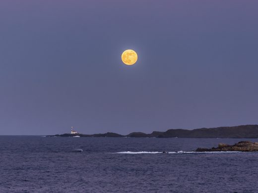 (Galería de fotos) Espectacular luna llena sobre el cielo de Menorca