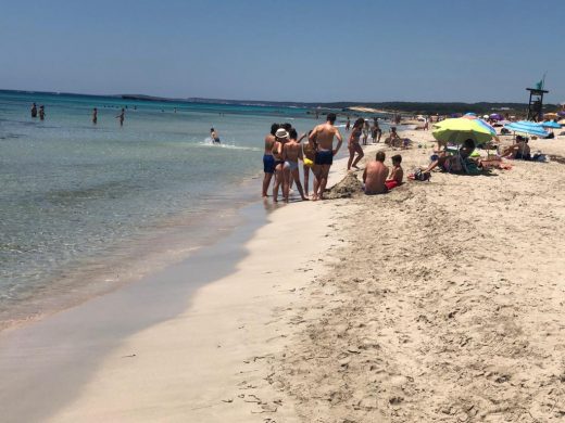 (Fotos) El verano se estrena en Menorca con calor