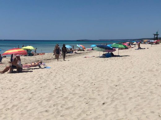 (Fotos) El verano se estrena en Menorca con calor