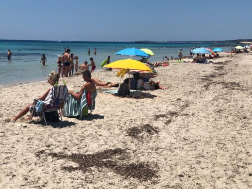 (Fotos) El verano se estrena en Menorca con calor