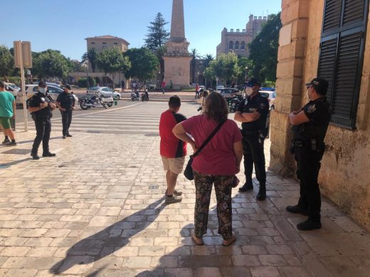 (Fotos) La Policía Local toma Es Born de Ciutadella