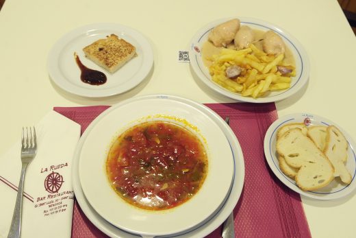 Imagen del menú de La Rueda, en Sant Lluís (Fotos: Tolo Mercadal)