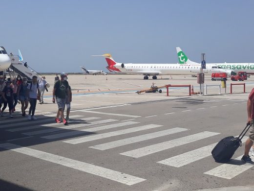 (Fotos) Vuelos a París o Lisboa y cafeterías abiertas: el aeropuerto recupera el pulso