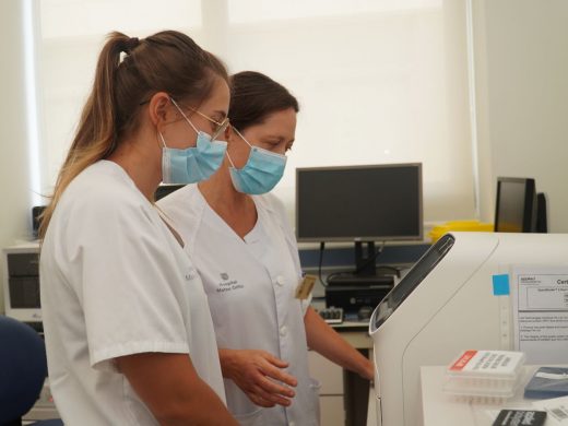 El Laboratorio del Hospital Mateu Orfila cuenta con equipamiento de última generación